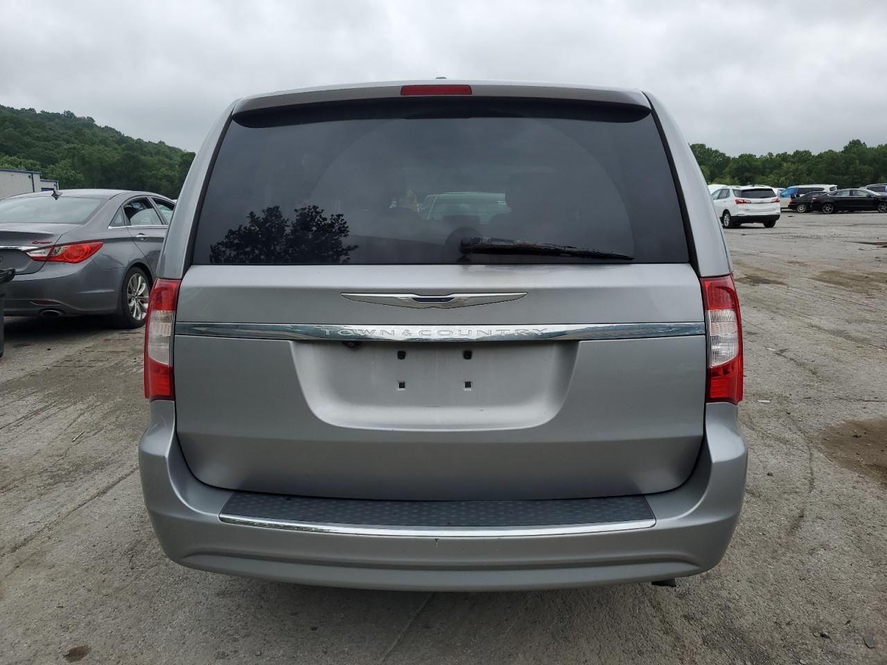 2015 Chrysler Town & Country Touring - Image 6