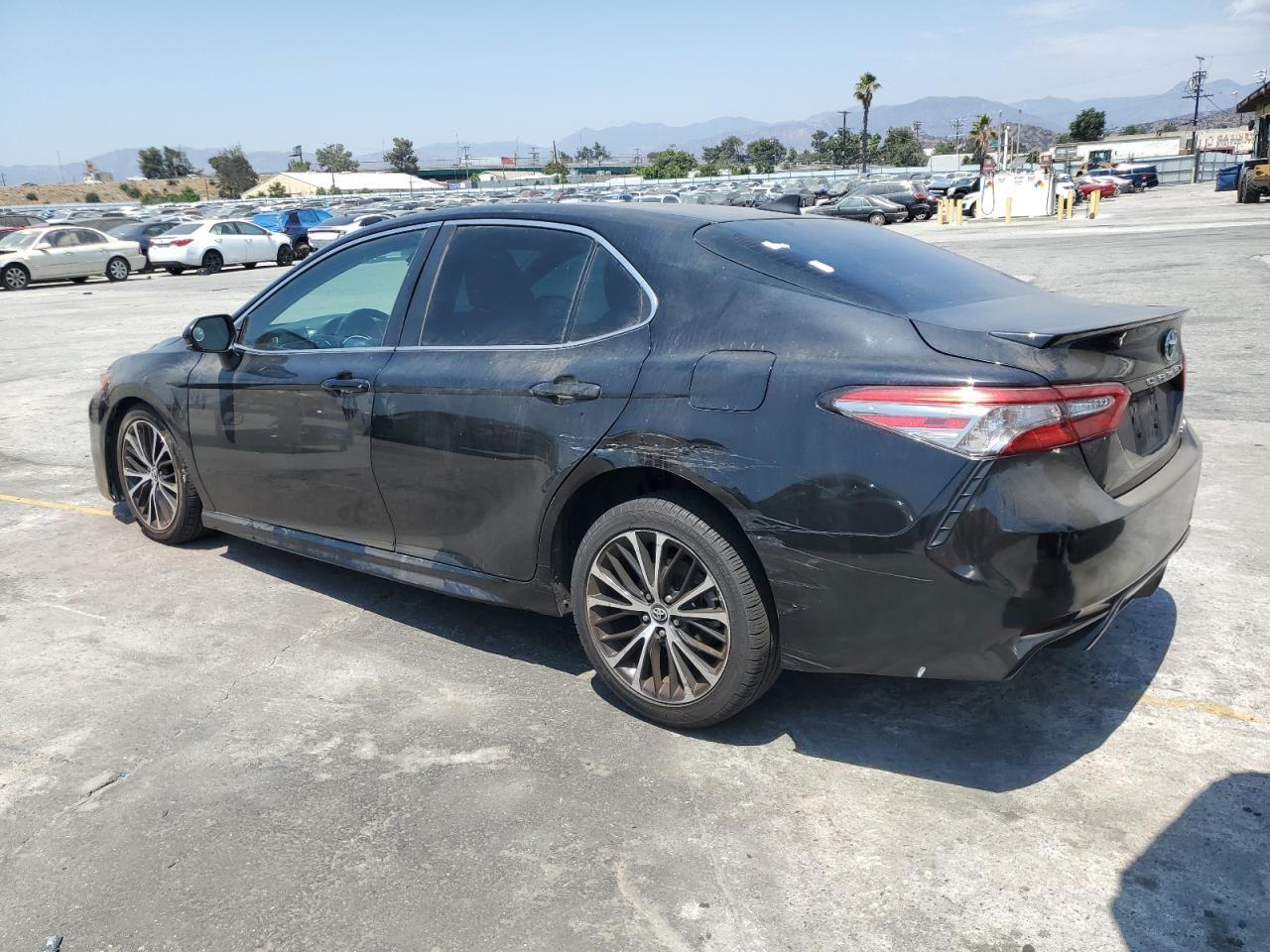 2019 Toyota Camry L - Фото 2