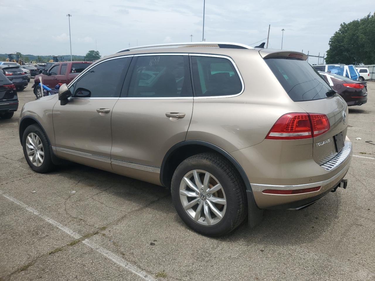 2016 Volkswagen Touareg Sport - Фото 2