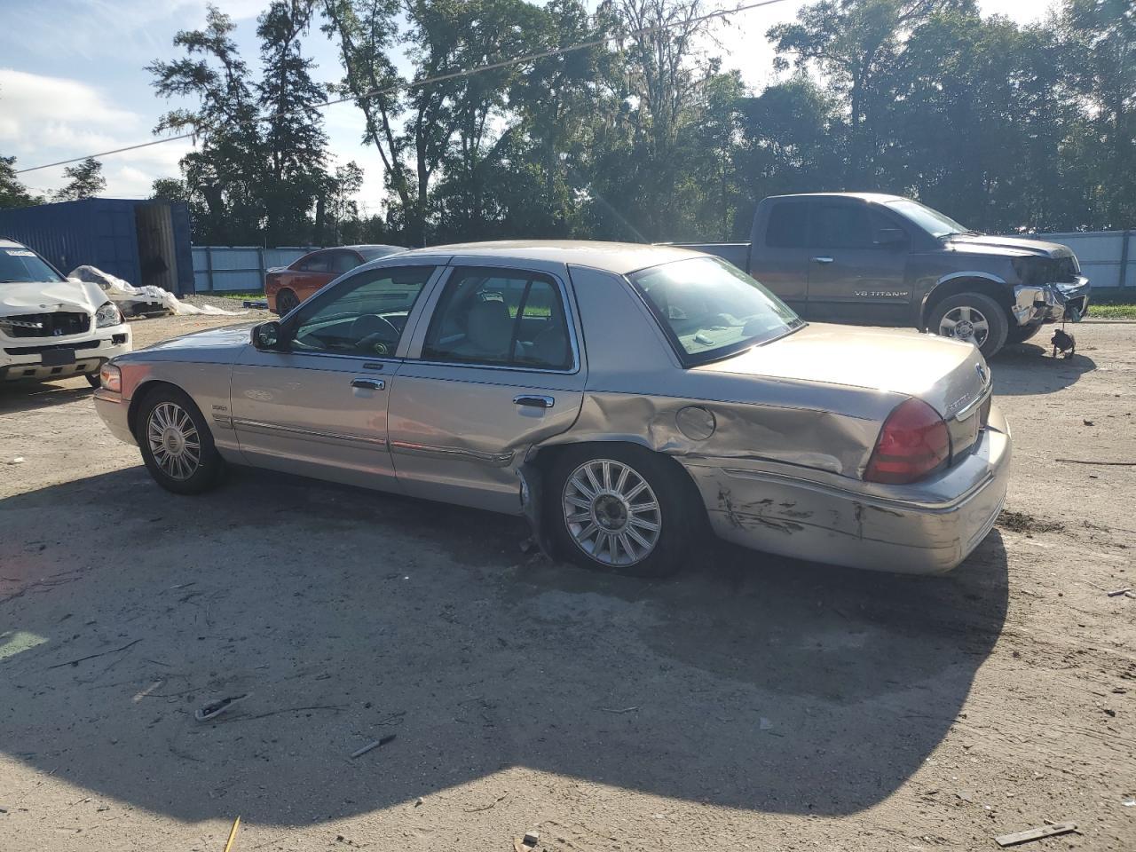 2010 Mercury Grand Marquis Ls - Фото 2