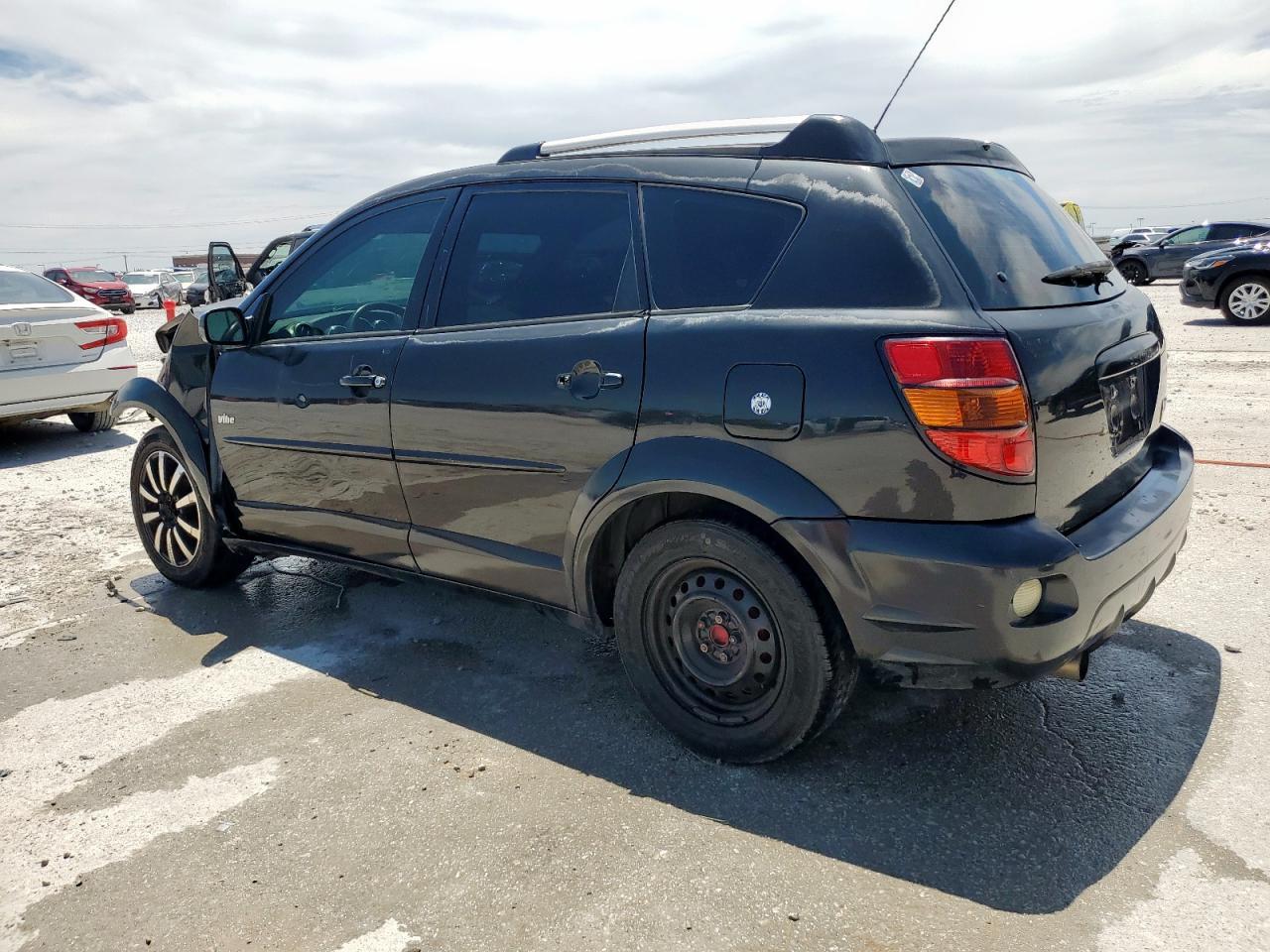 2005 Pontiac Vibe - Фото 2