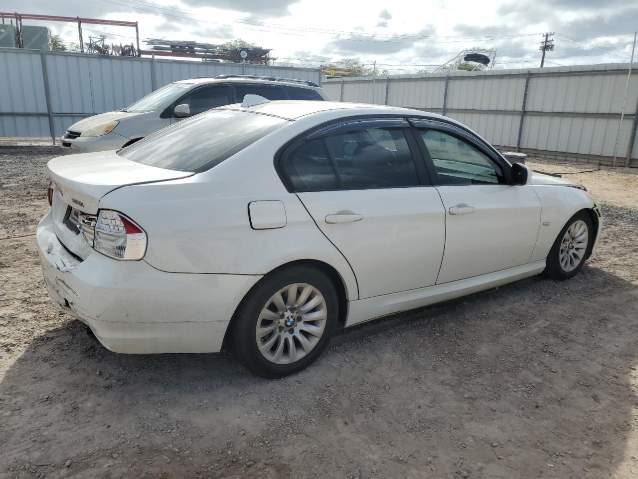 2009 BMW 328 I - Image 3