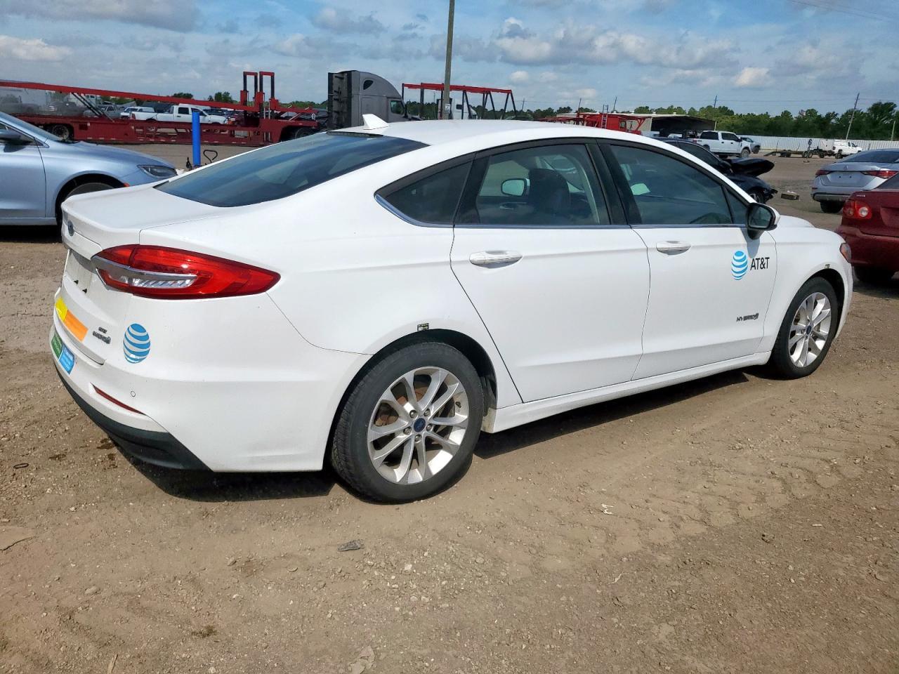2019 Ford Fusion Se - Image 3
