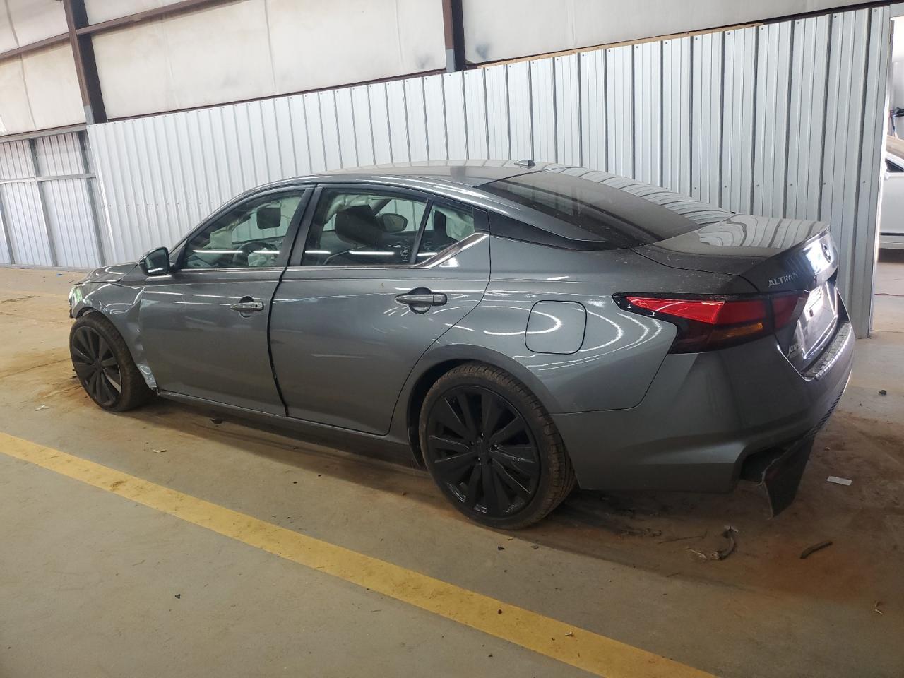 2022 Nissan Altima Sr - Image 2