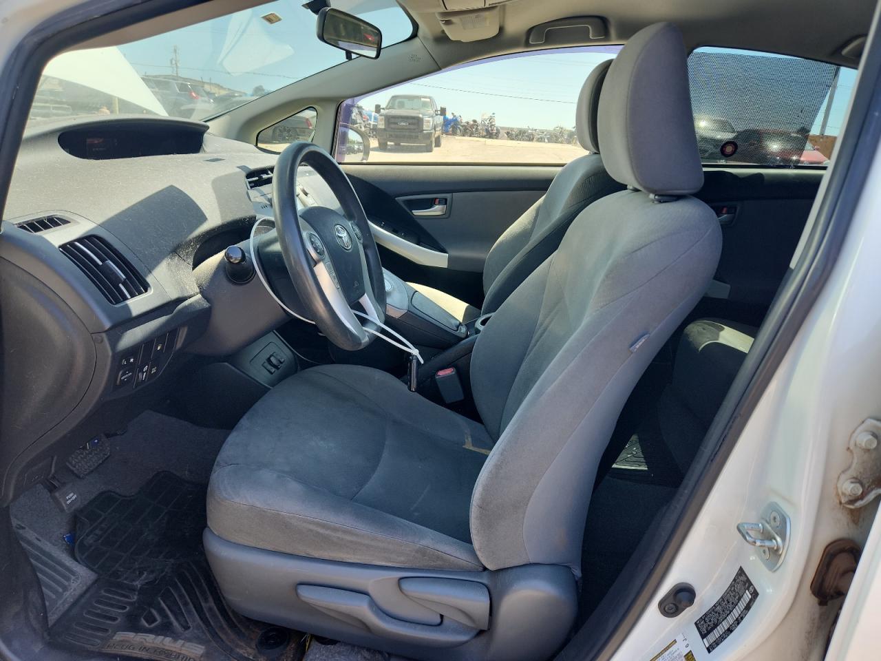 2015 Toyota Prius Plug-In - Image 7