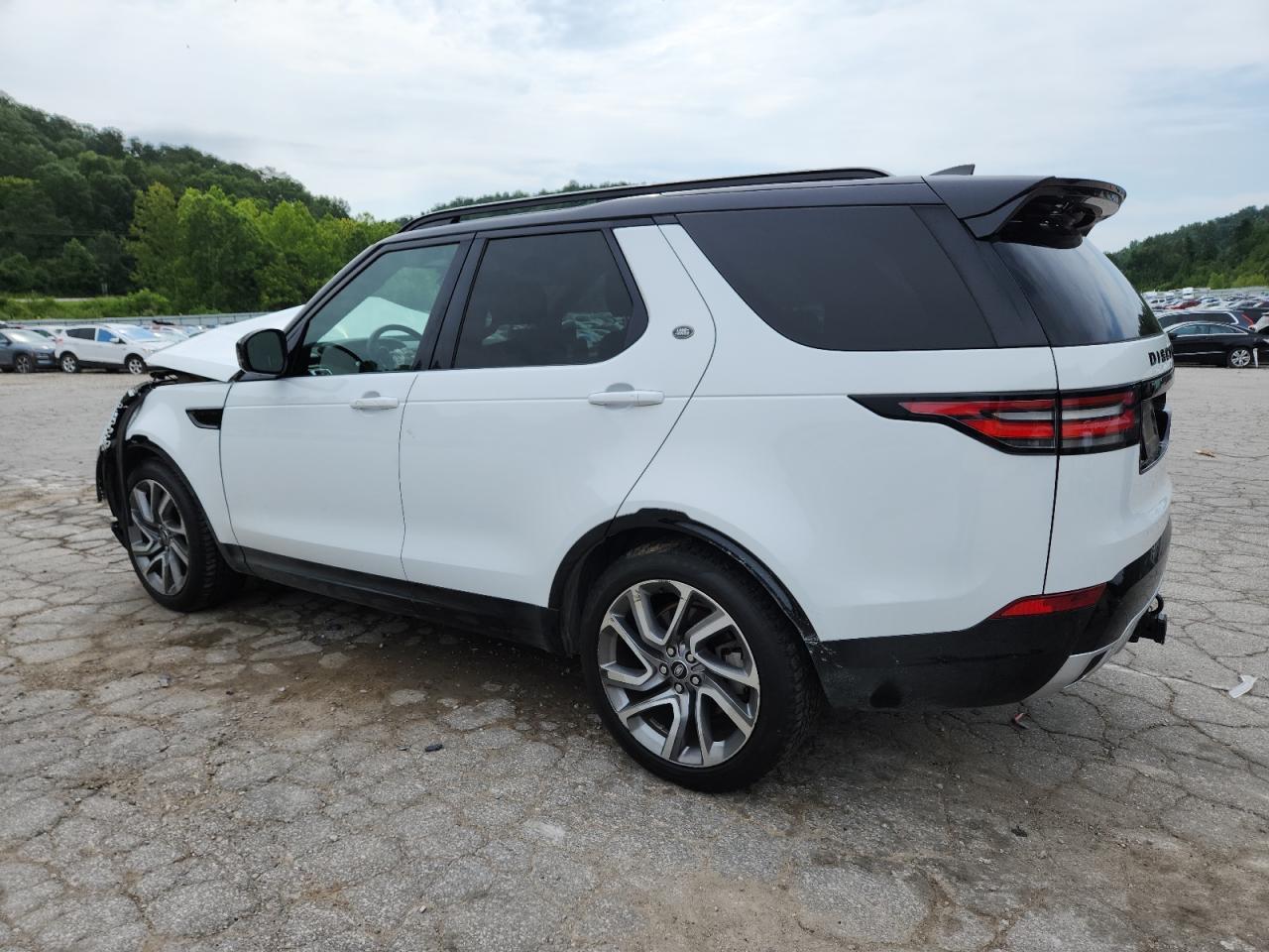 2020 Land Rover Discovery Landmark - Фото 2