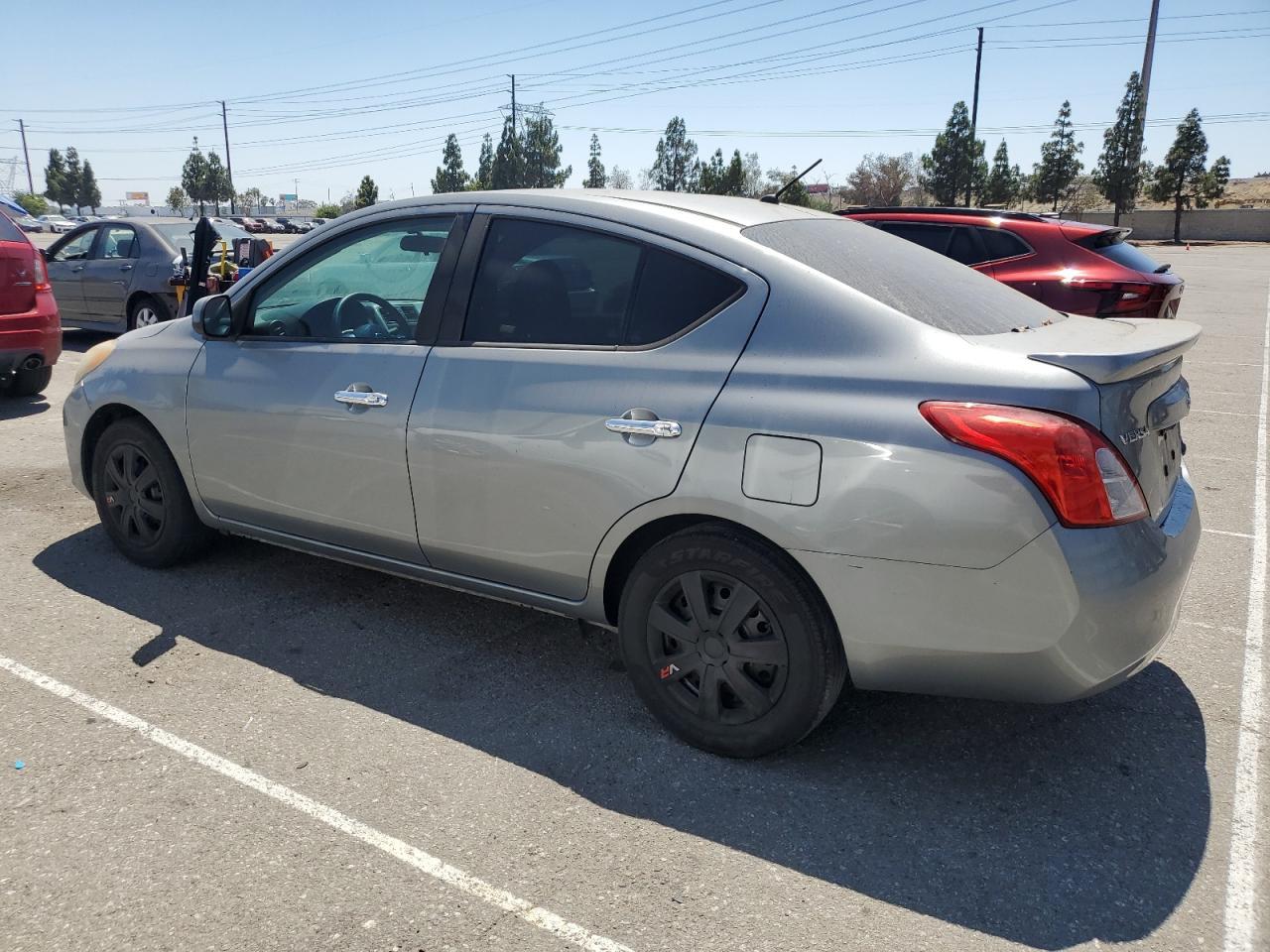 2013 Nissan Versa S - Фото 2