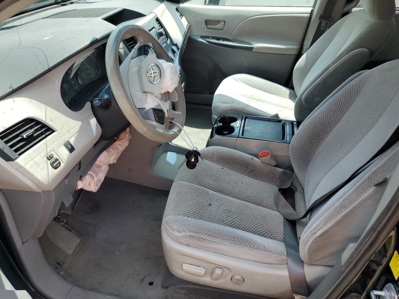 2011 Toyota Sienna Le - Image 7