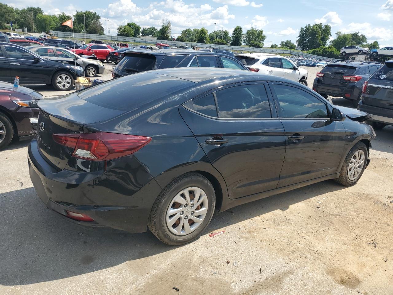 2020 Hyundai Elantra Se - Фото 3