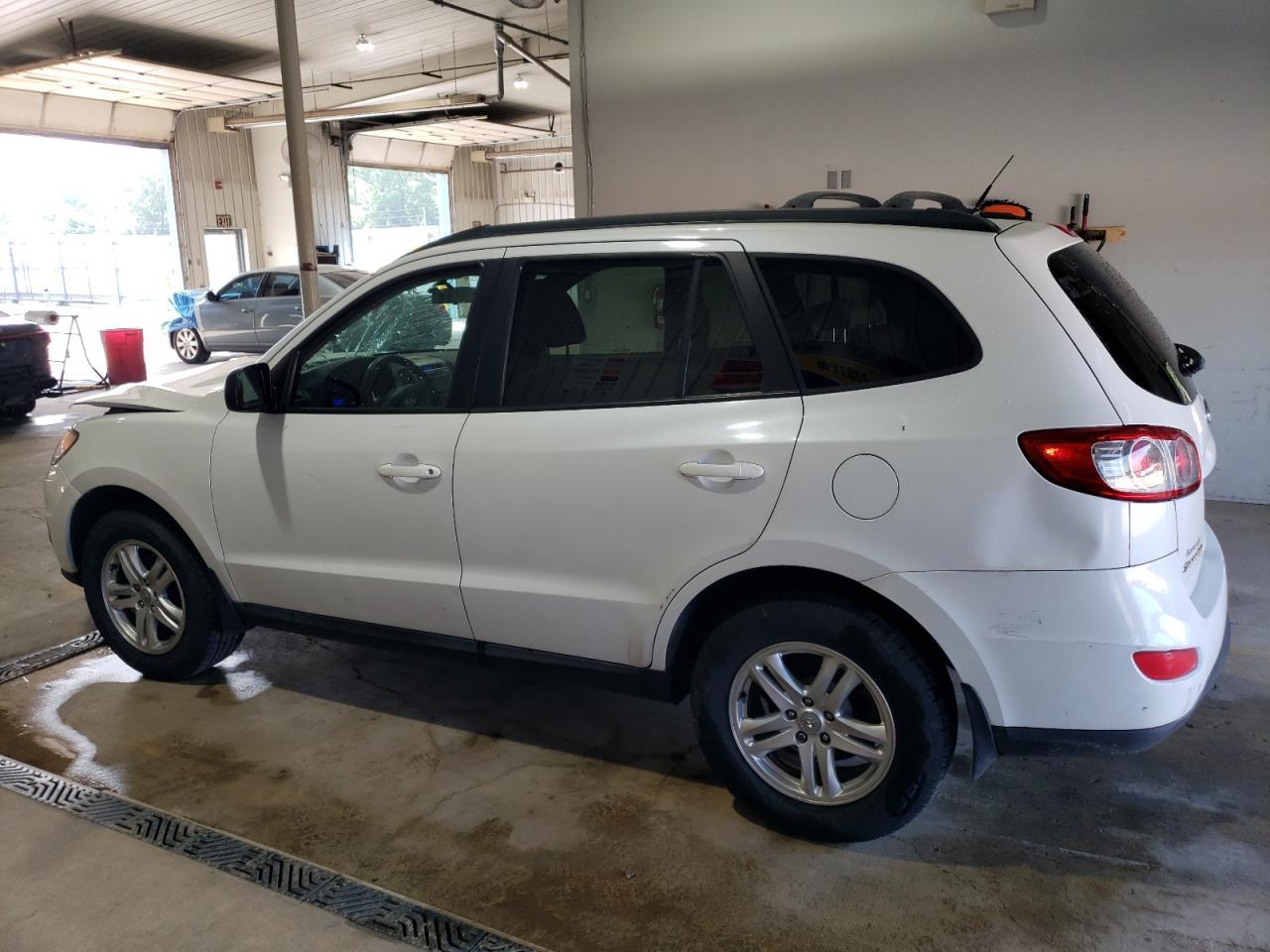 2012 Hyundai Santa Fe Gls - Image 2