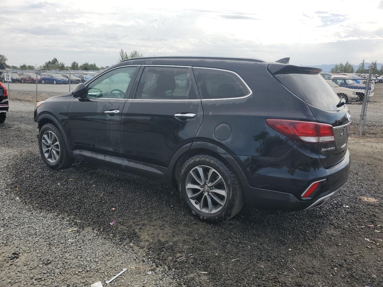 2017 Hyundai Santa Fe Se - Image 2