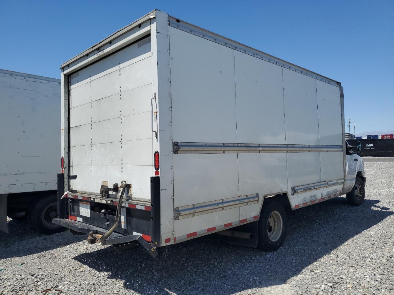 2018 Ford Econoline E350 Super Duty Cutaway Van - Фото 3