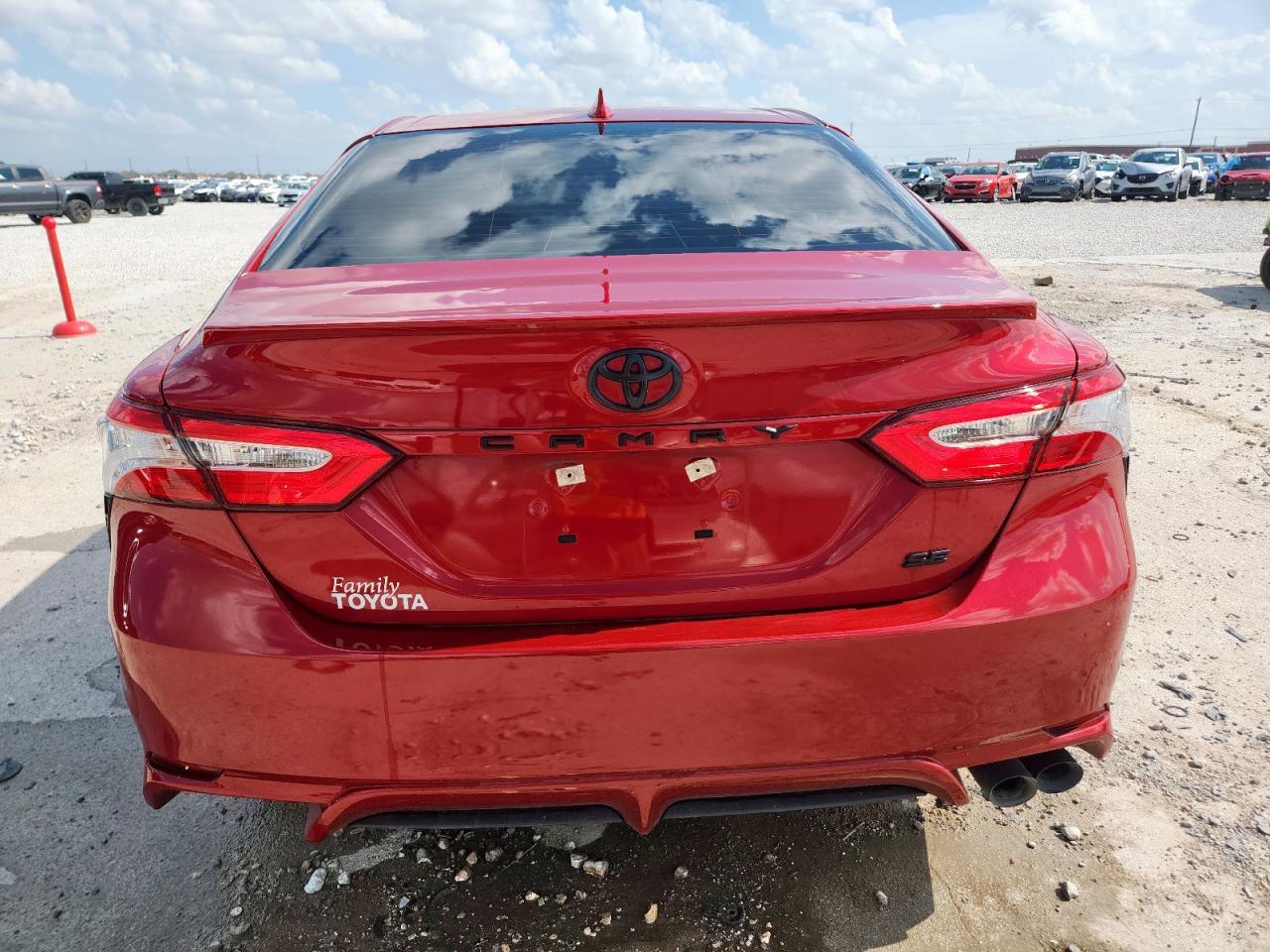 2020 Toyota Camry Se - Фото 6