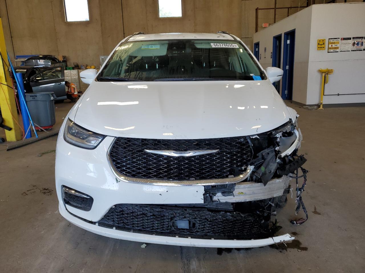 2022 Chrysler Pacifica Touring L - Image 5