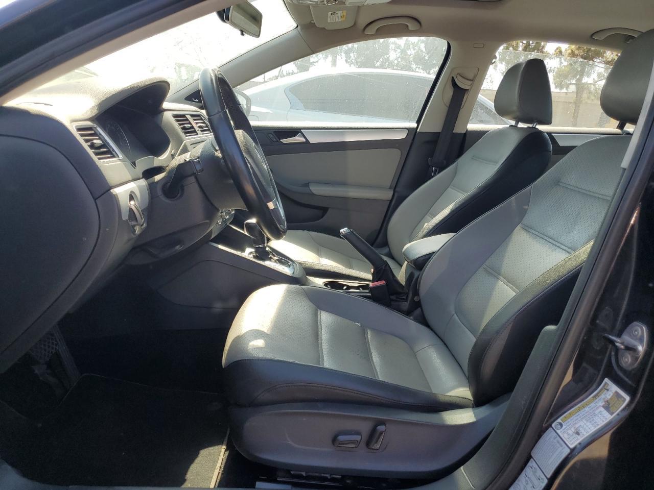 2013 Volkswagen Jetta Hybrid - Image 7