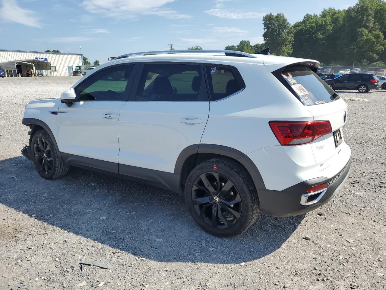 2022 Volkswagen Taos Se - Фото 2