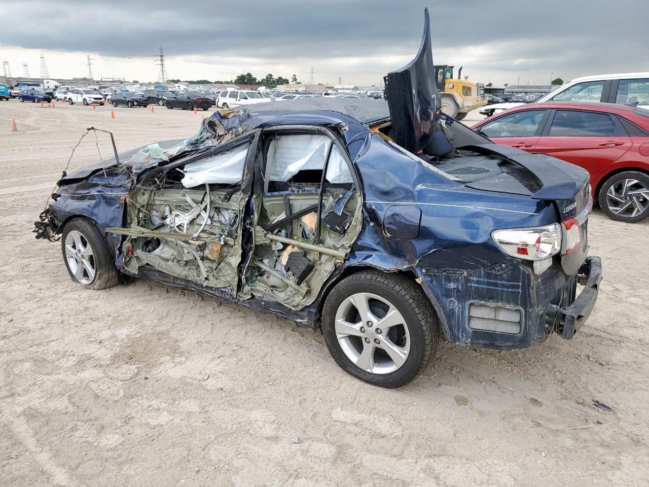 2013 Toyota Corolla Base - Фото 2