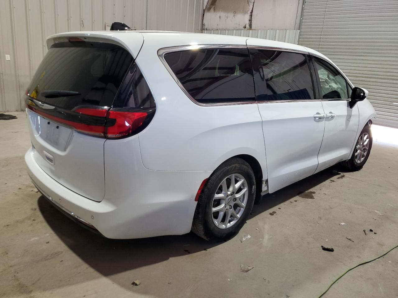 2023 Chrysler Pacifica Touring L - Фото 3