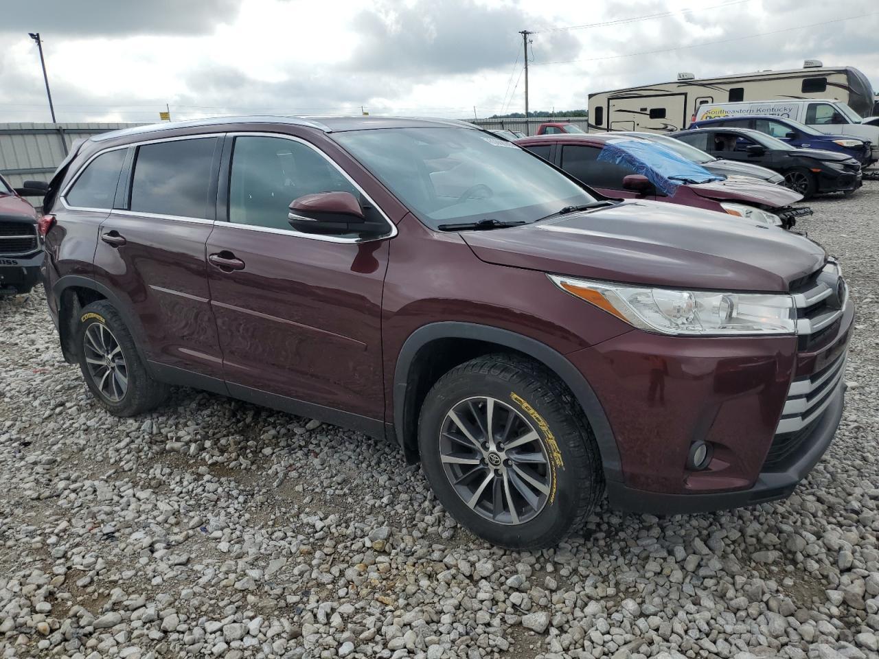 2019 Toyota Highlander Se - Фото 4