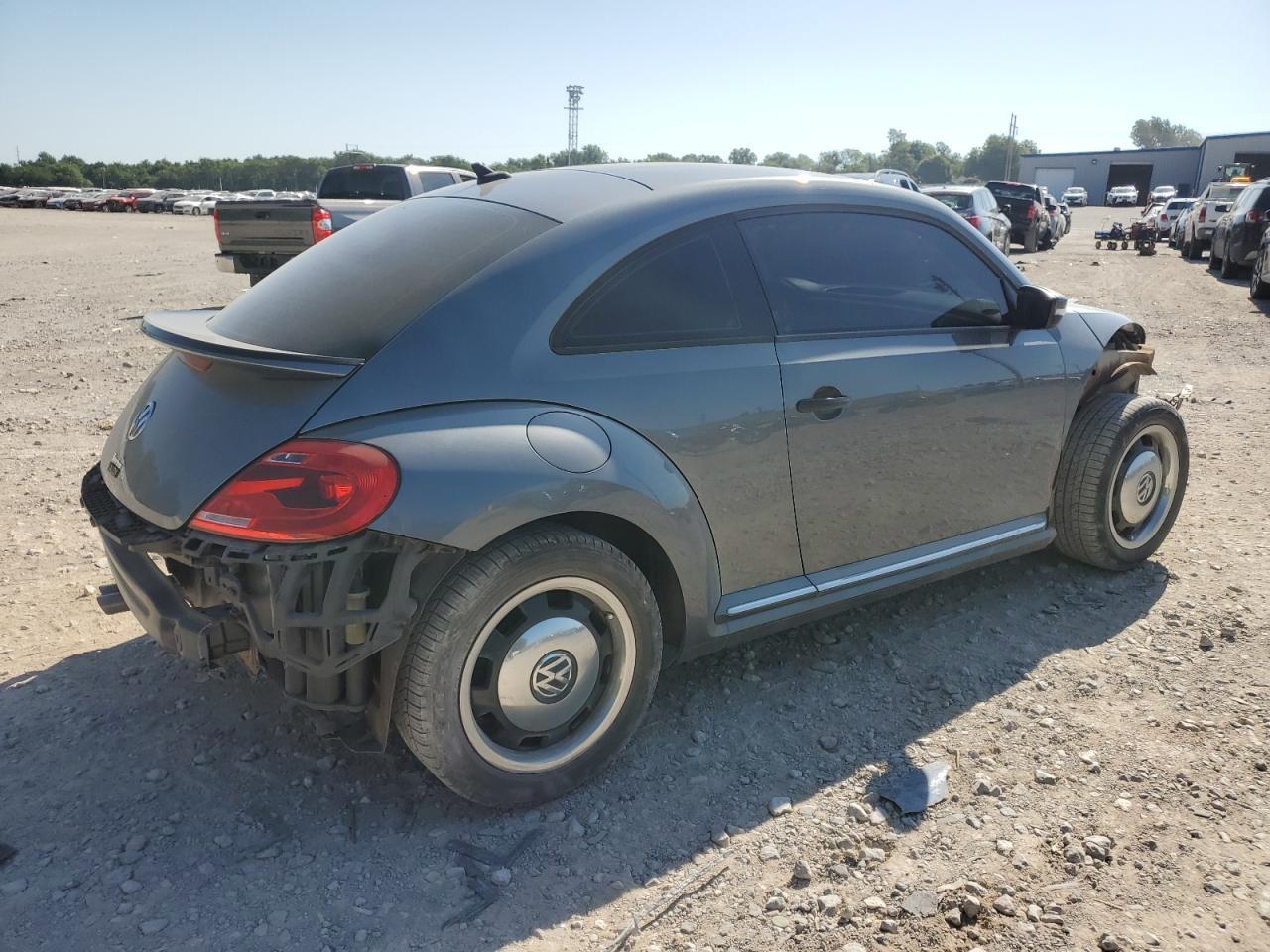 2016 Volkswagen Beetle 1.8T - Фото 3
