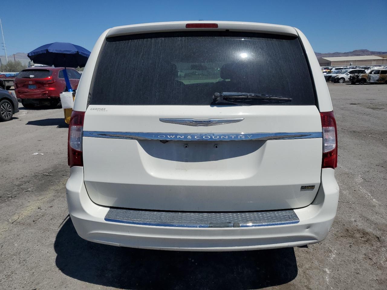 2013 Chrysler Town & Country Touring - Фото 6