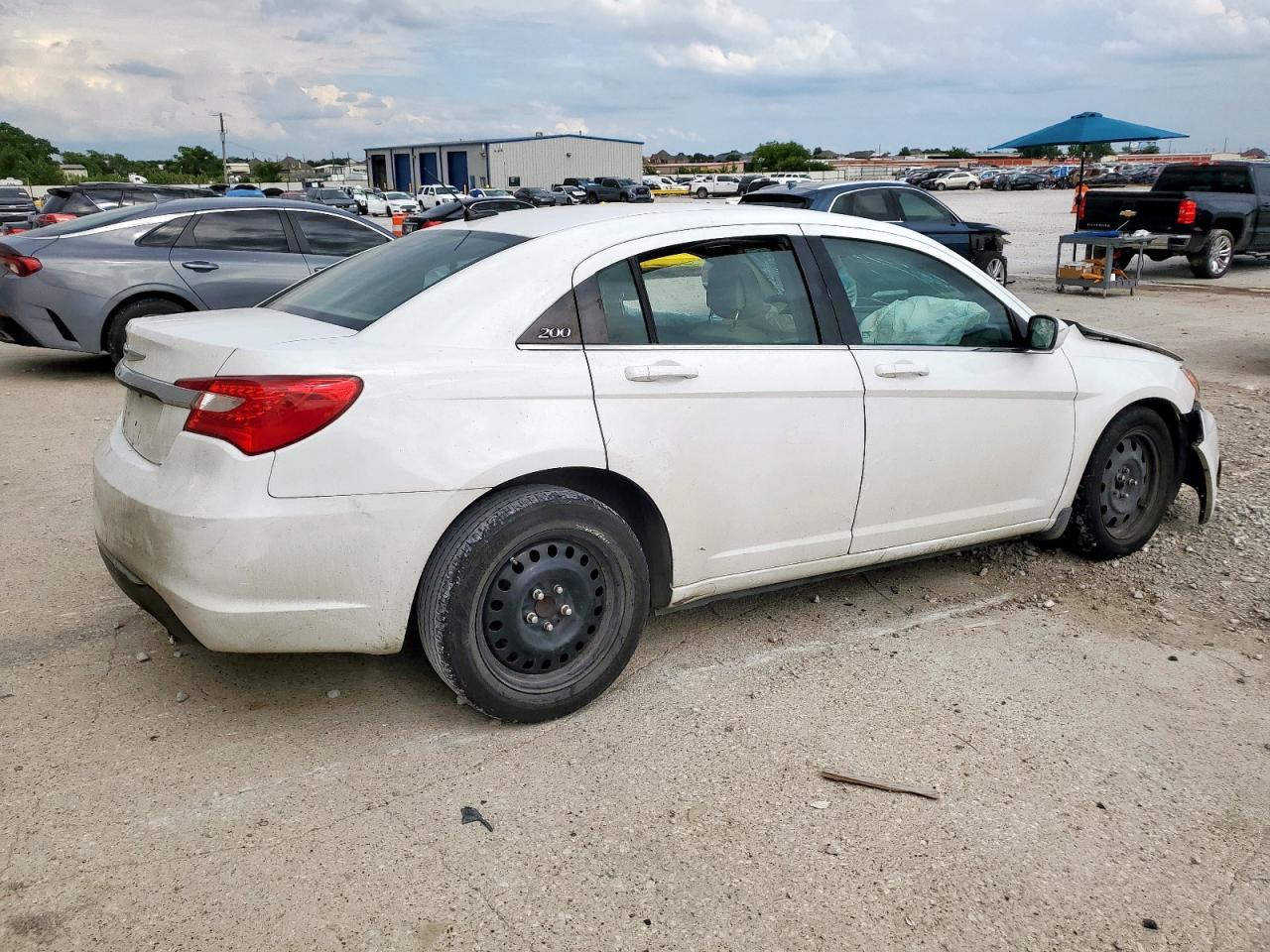 2013 Chrysler 200 Lx - Image 3