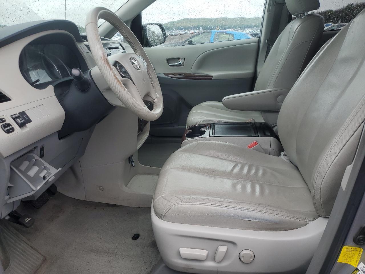 2013 Toyota Sienna Xle - Фото 7
