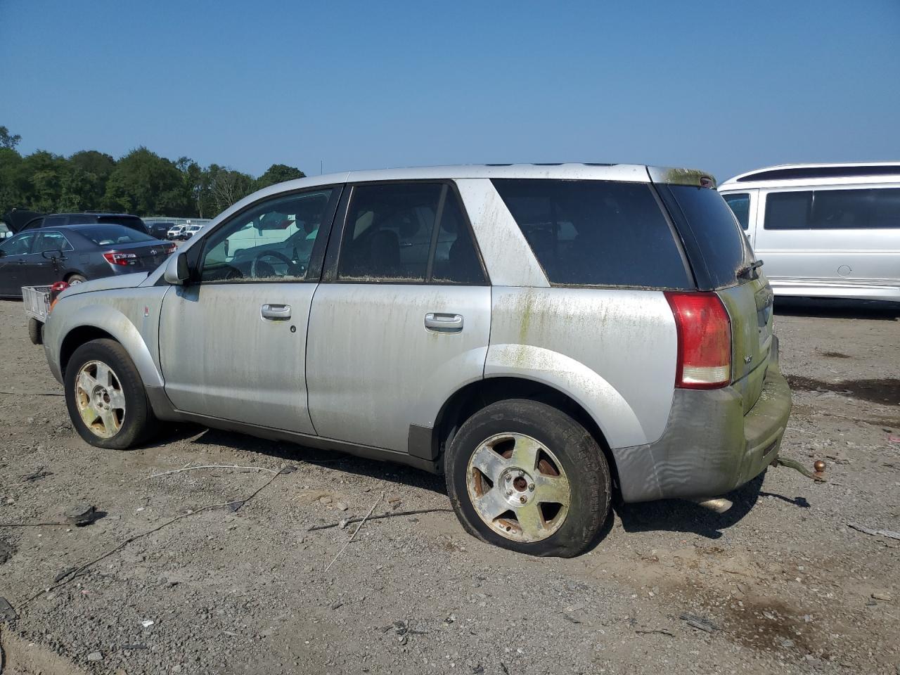 2005 Saturn Vue - Image 2