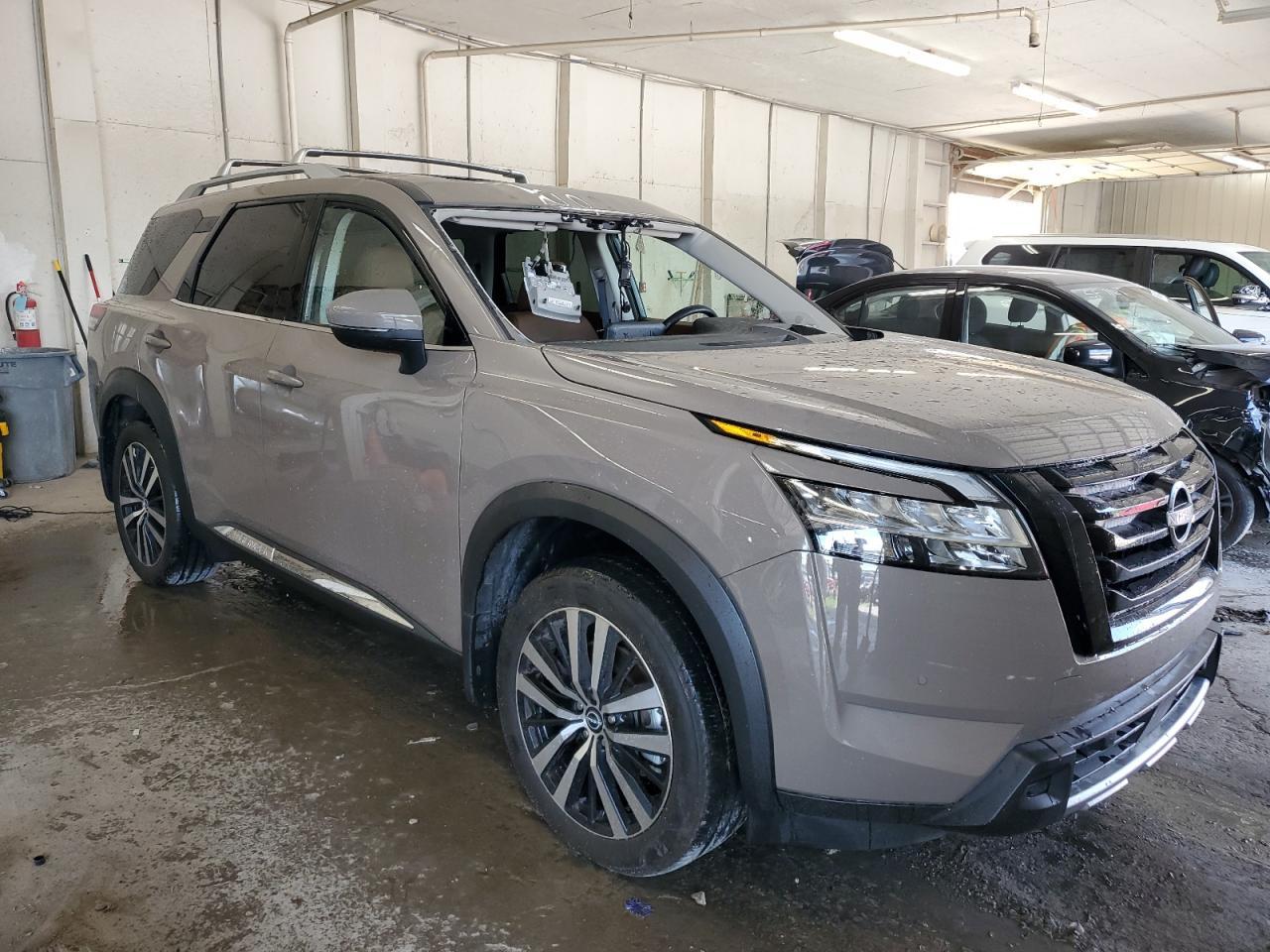 2023 Nissan Pathfinder Platinum - Фото 4