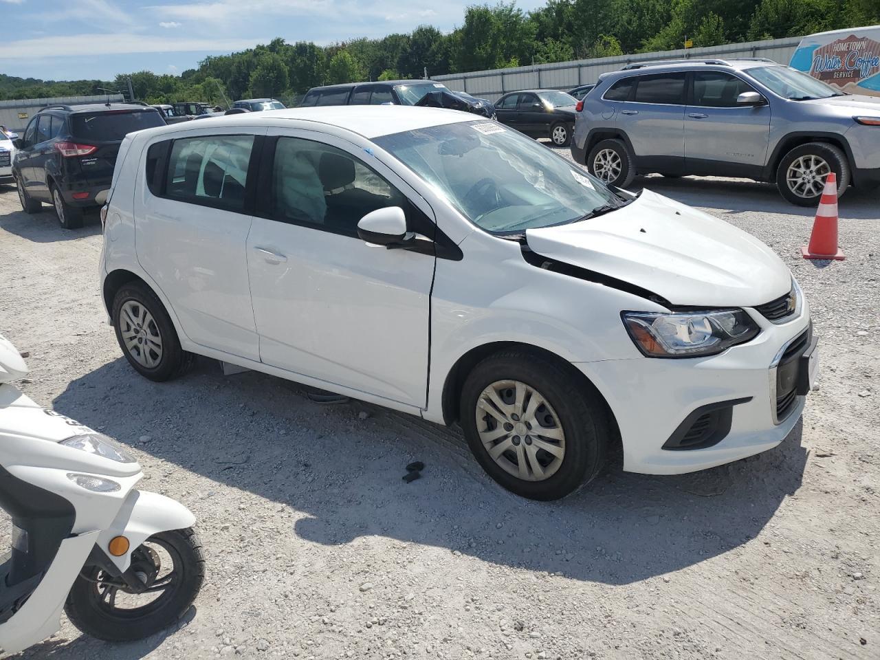 2017 Chevrolet Sonic - Фото 4