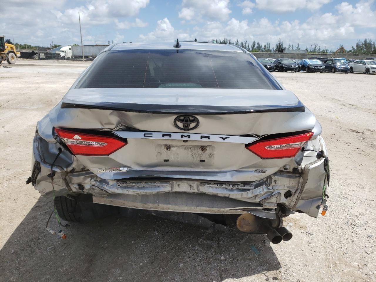 2020 Toyota Camry Se - Фото 6