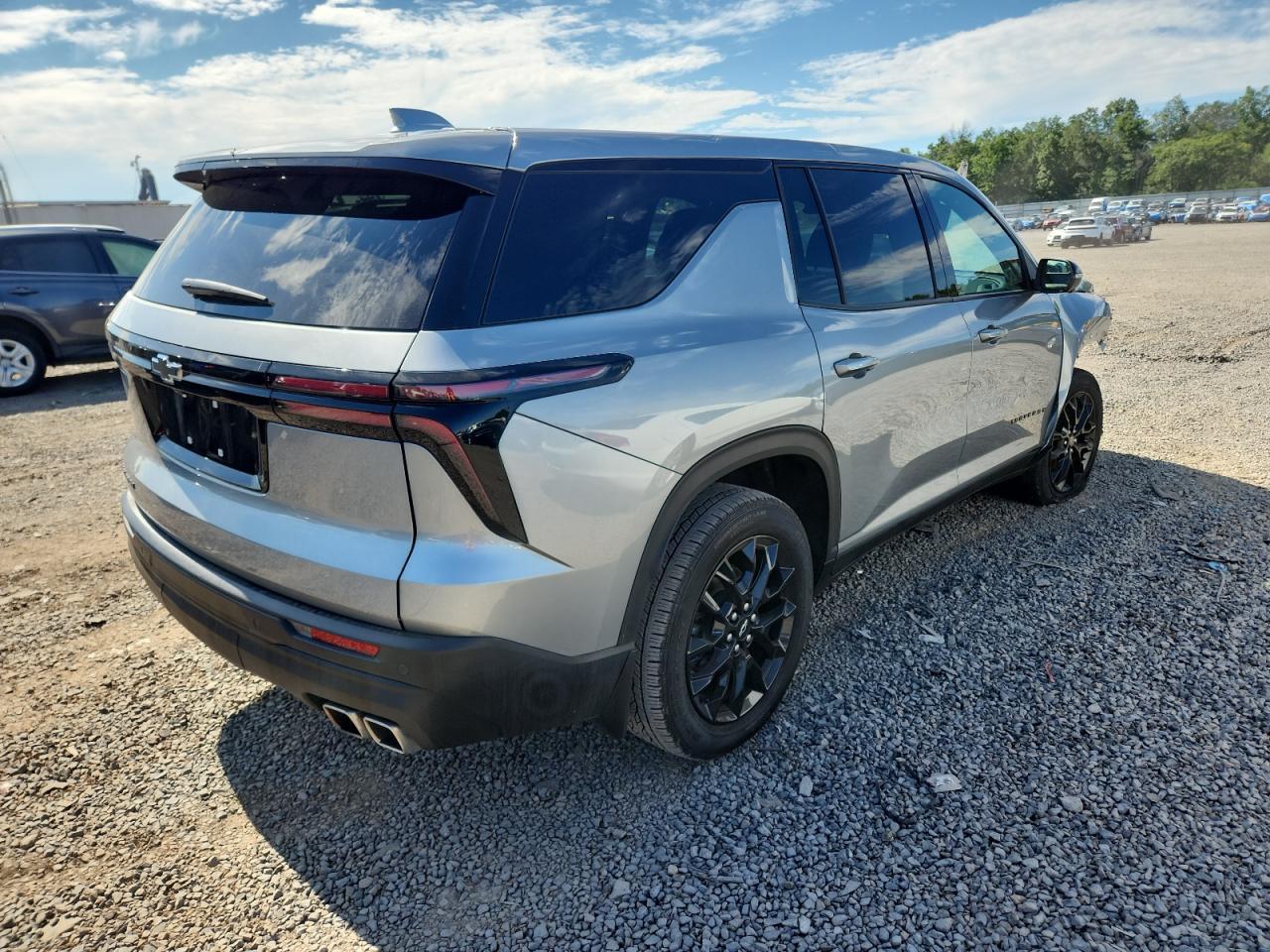 2024 Chevrolet Traverse Ls - Image 3