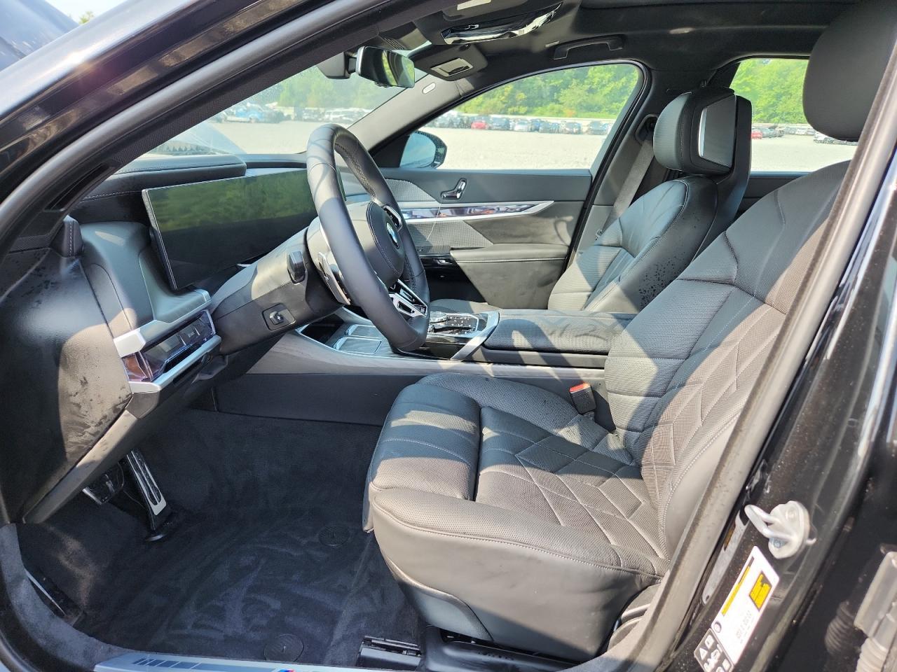 2025 BMW 760 Xi - Image 7