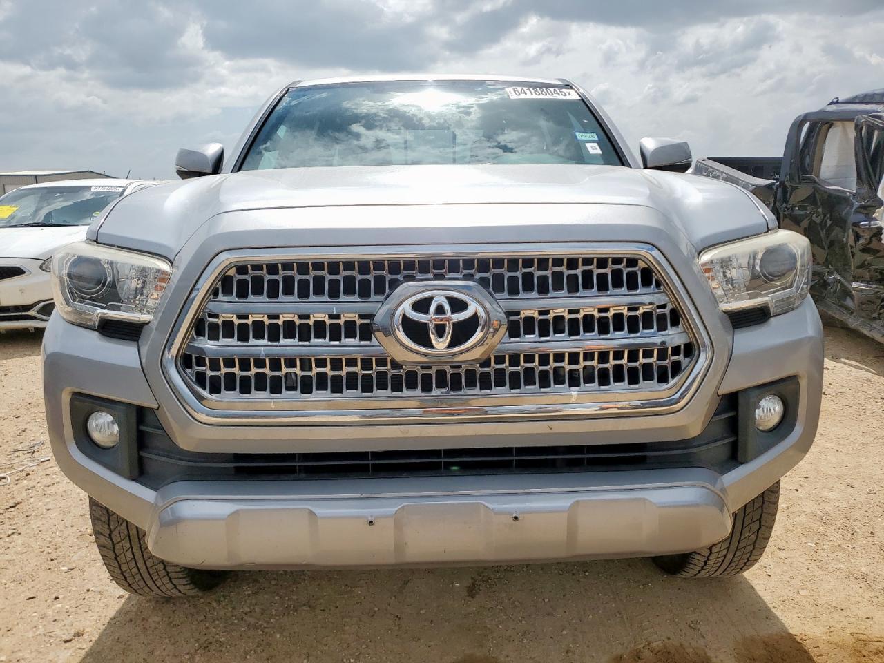 2017 Toyota Tacoma Double Cab - Image 5