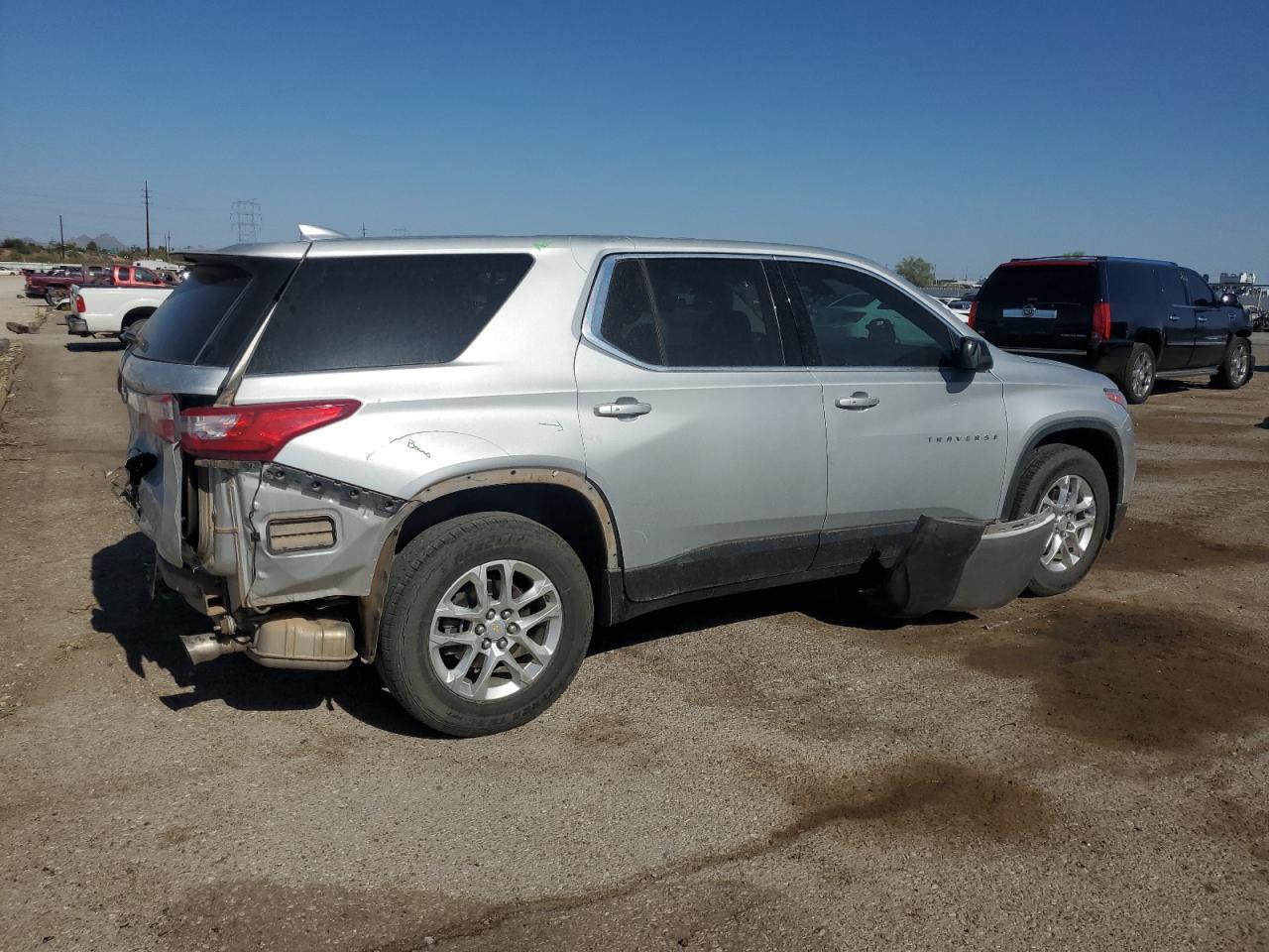 2021 Chevrolet Traverse Ls - Image 3