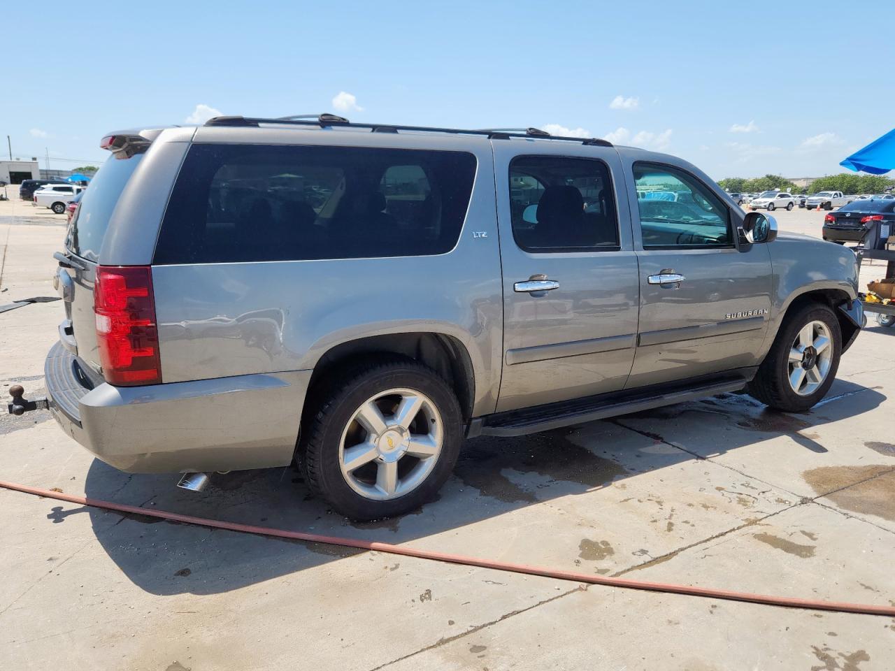 2007 Chevrolet Suburban C1500 - Фото 3