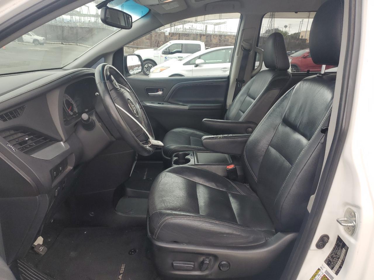 2015 Toyota Sienna Sport - Image 7