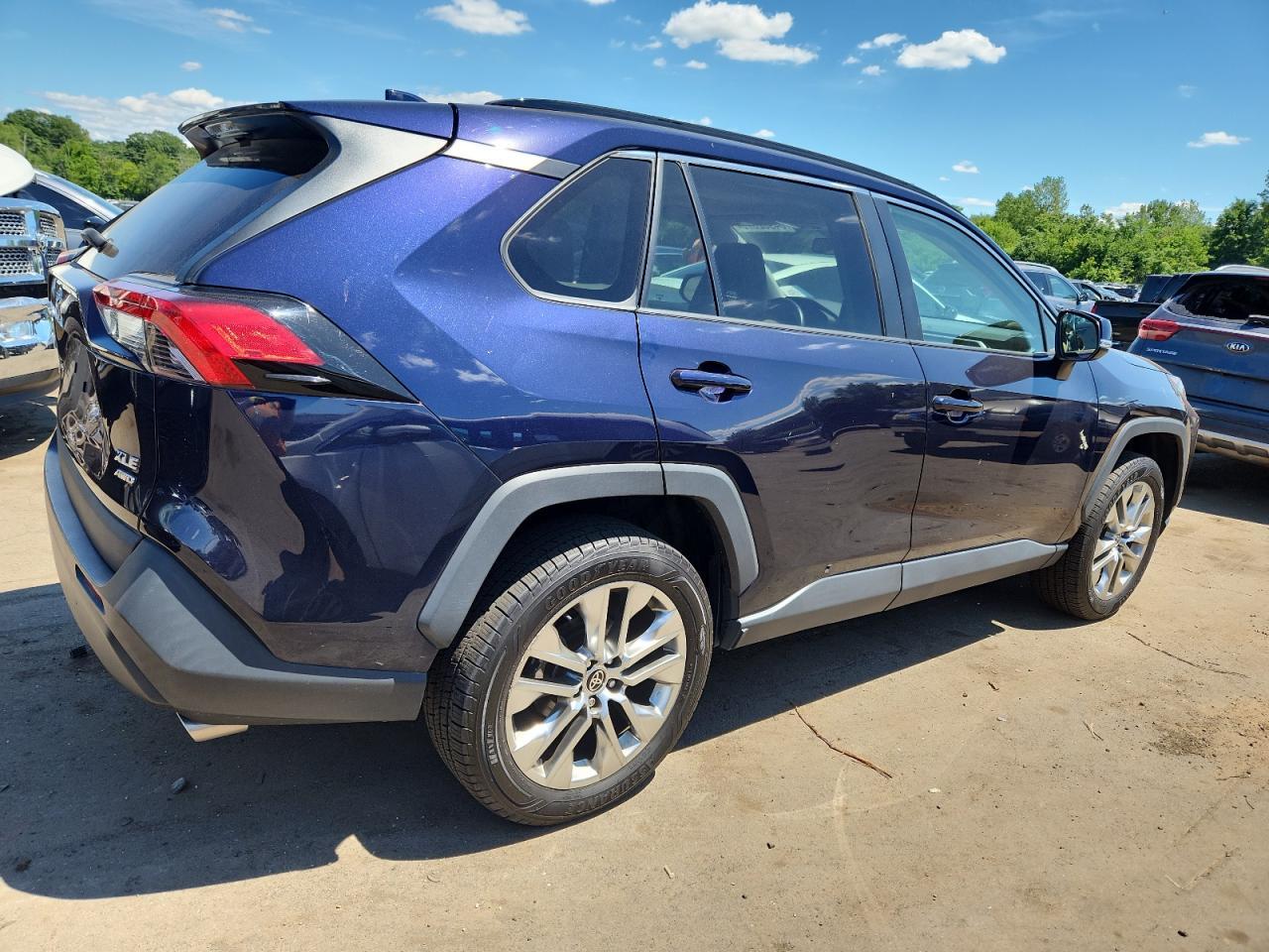 2021 Toyota Rav4 Xle Premium - Фото 3