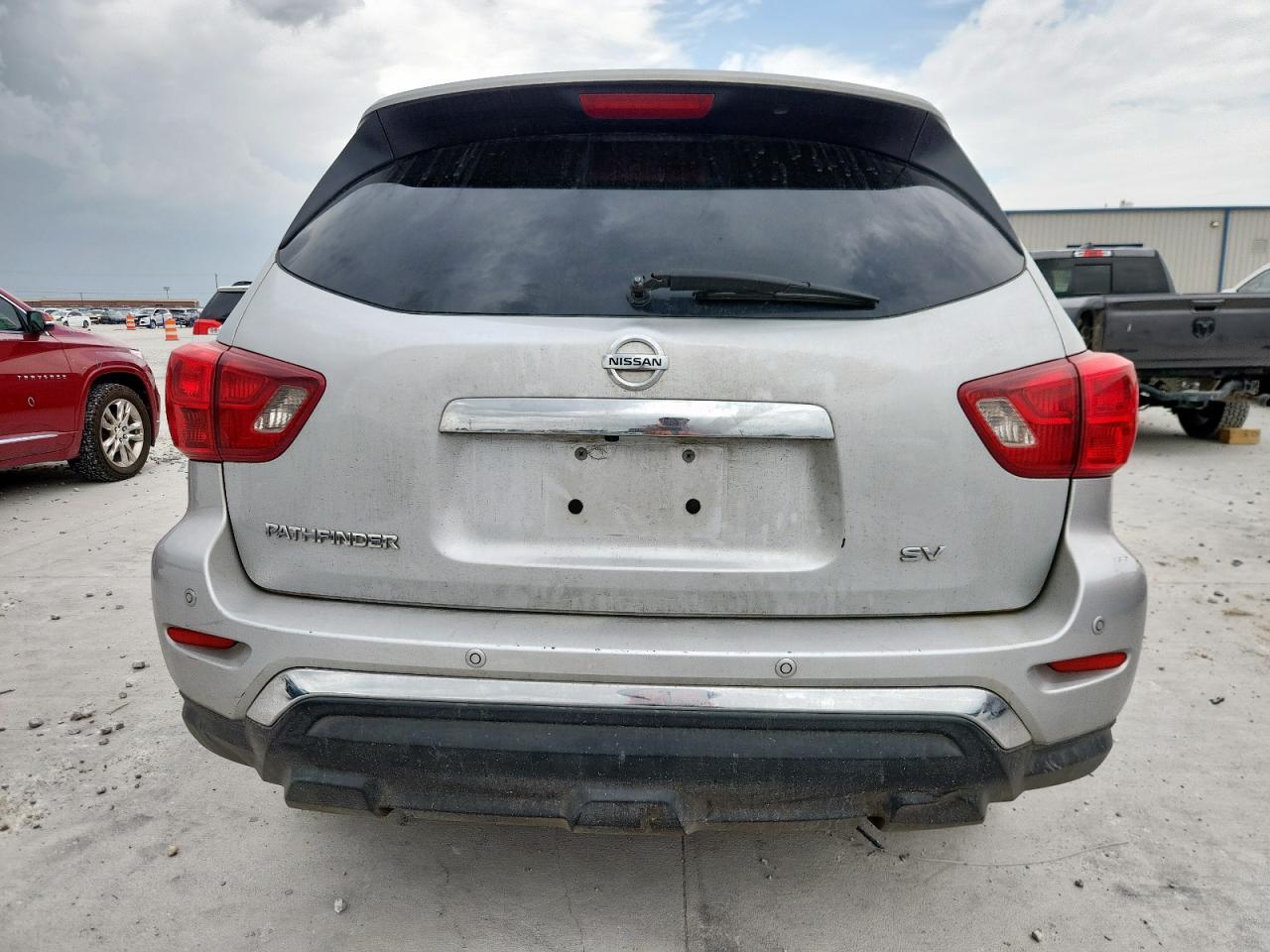 2017 Nissan Pathfinder S - Фото 6