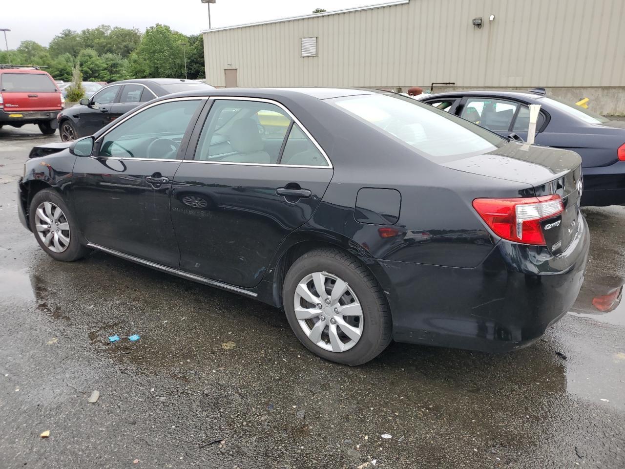 2013 Toyota Camry L - Фото 2