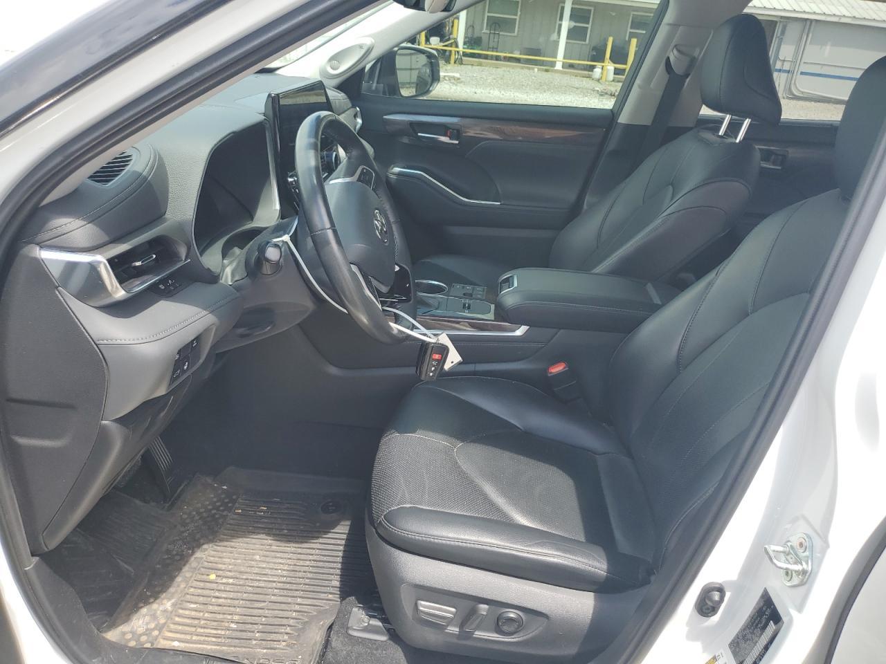 2023 Toyota Highlander Hybrid Limited - Image 7