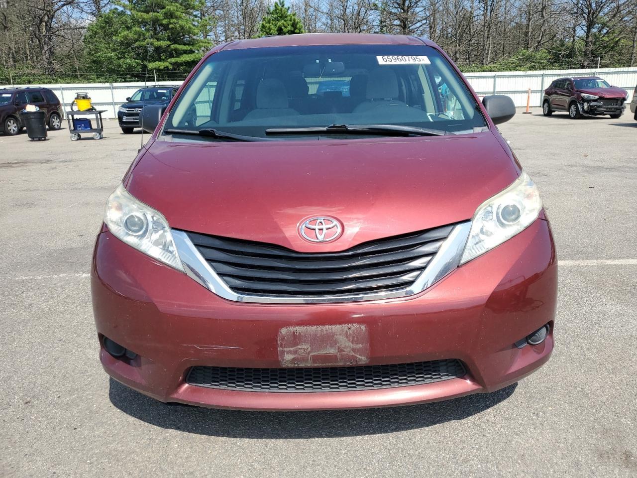 2011 Toyota Sienna Le - Image 5