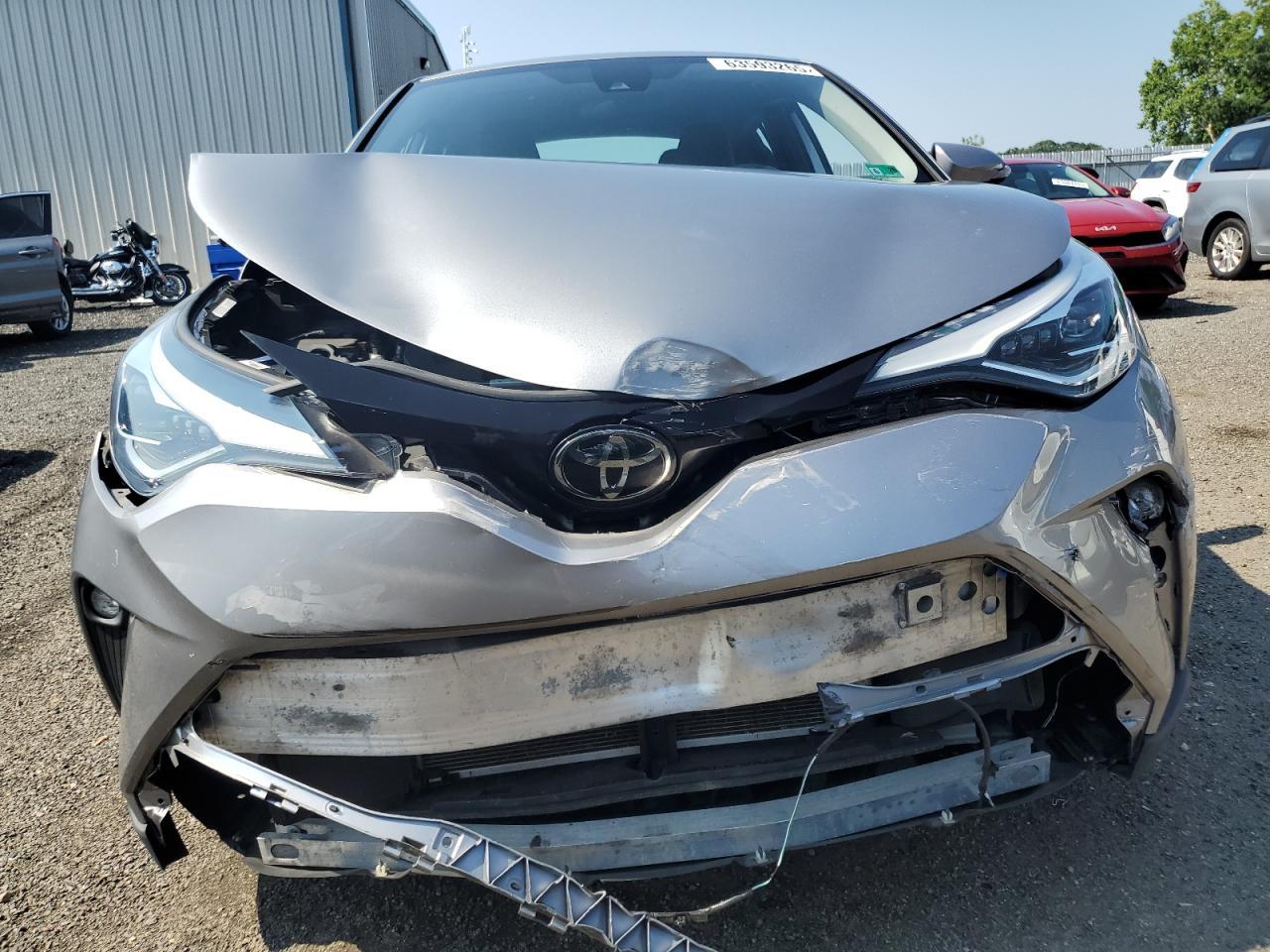 2020 Toyota C-Hr Xle - Image 5