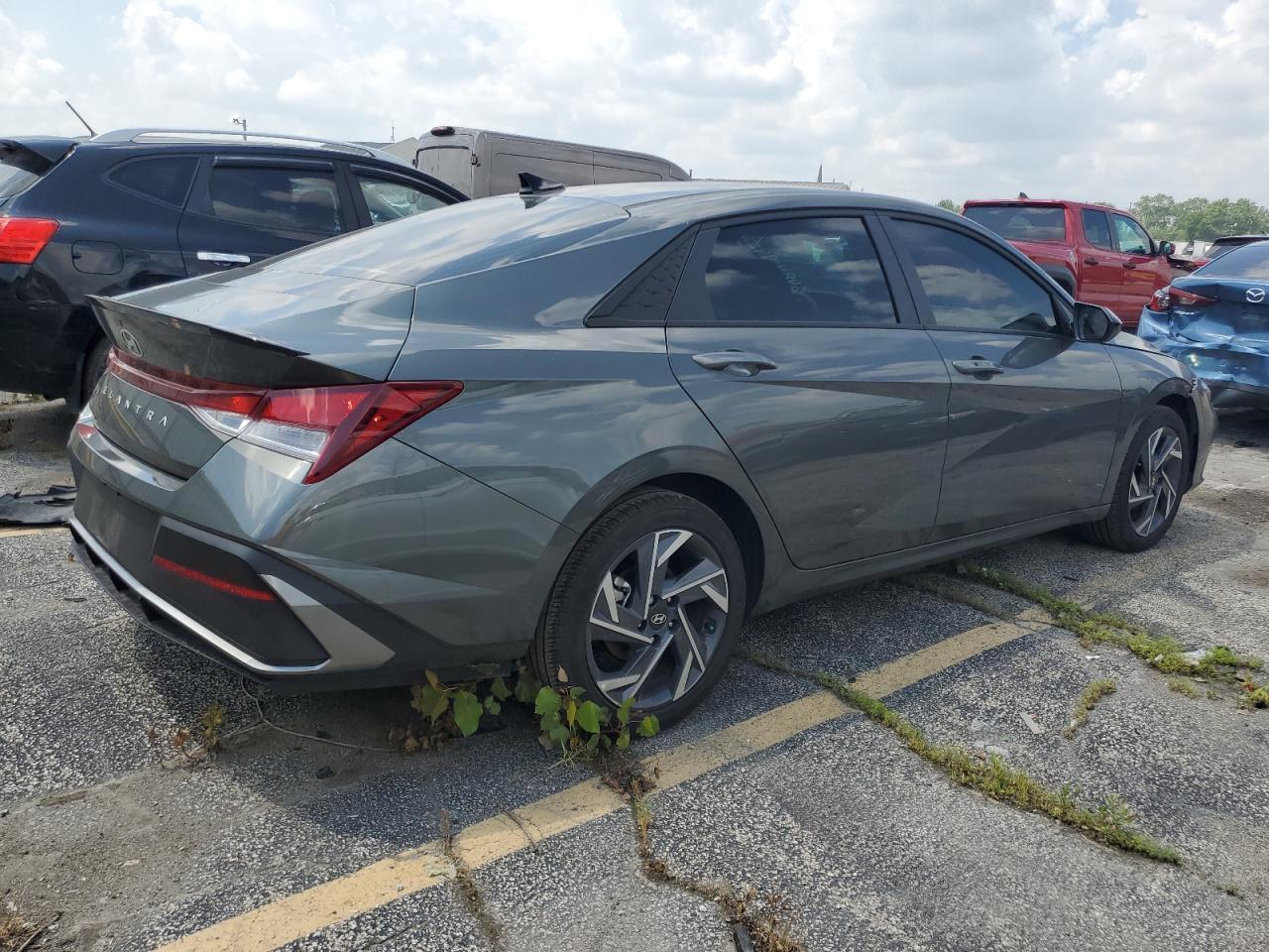 2025 Hyundai Elantra Sel Sport - Фото 3