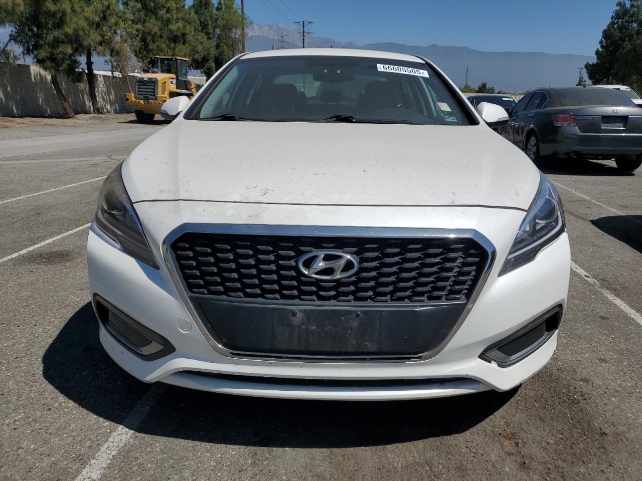 2016 Hyundai Sonata Hybrid - Image 5