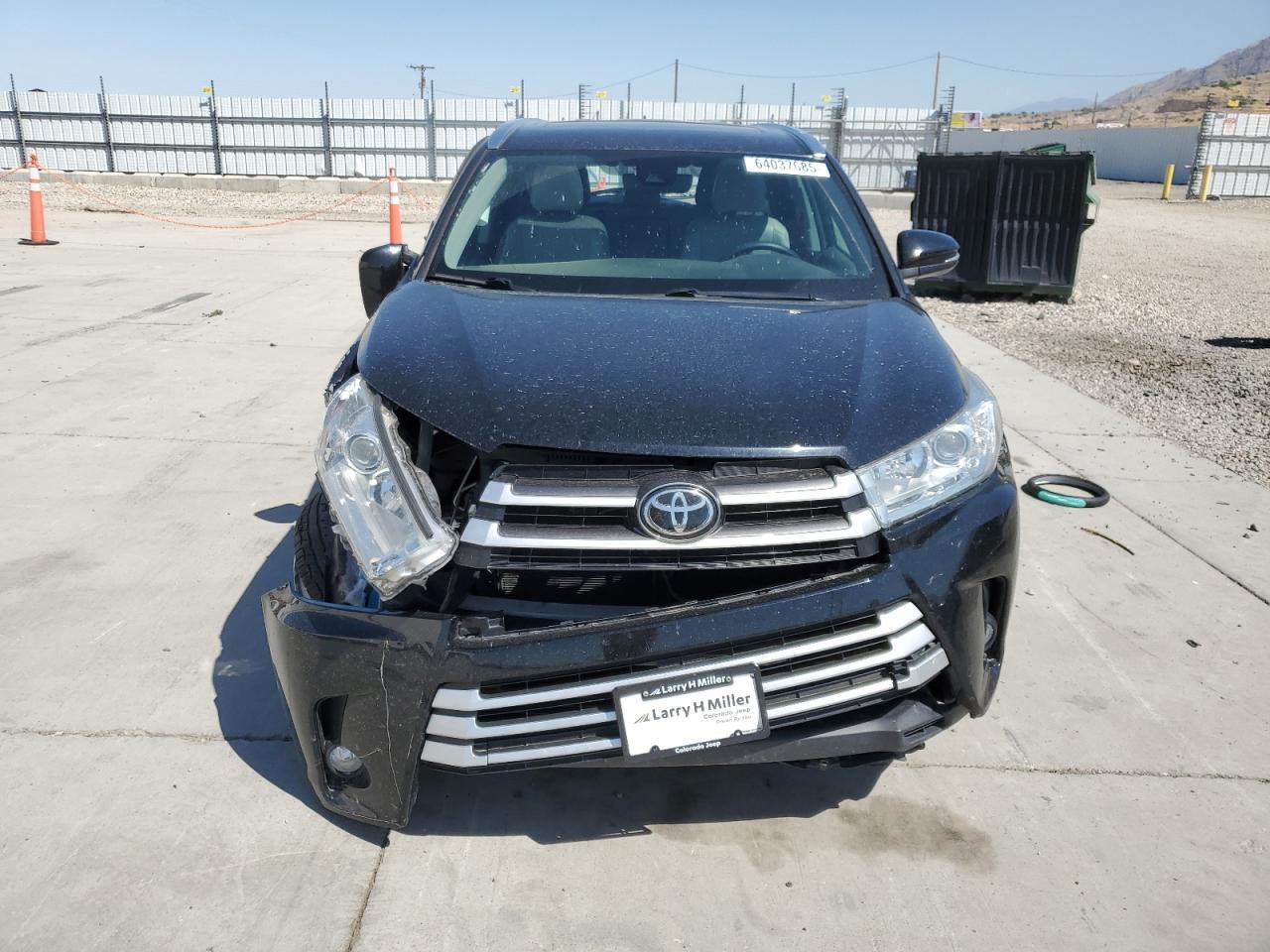 2017 Toyota Highlander Se - Фото 5