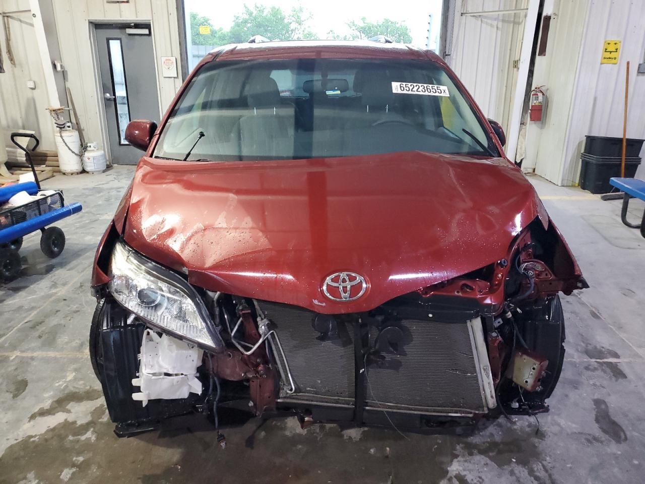 2017 Toyota Sienna Xle - Фото 5