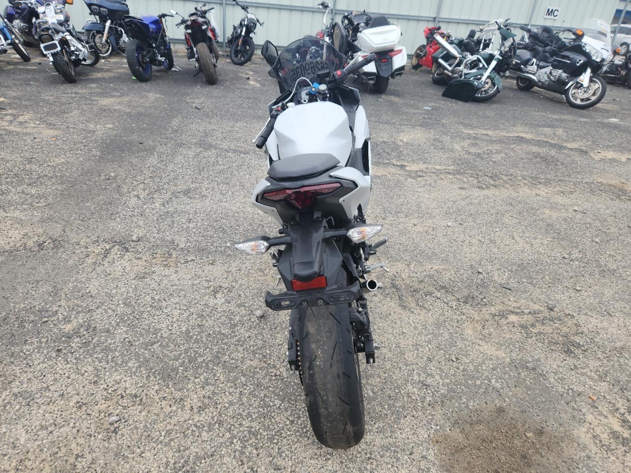 2025 Kawasaki Ex500 - Фото 4