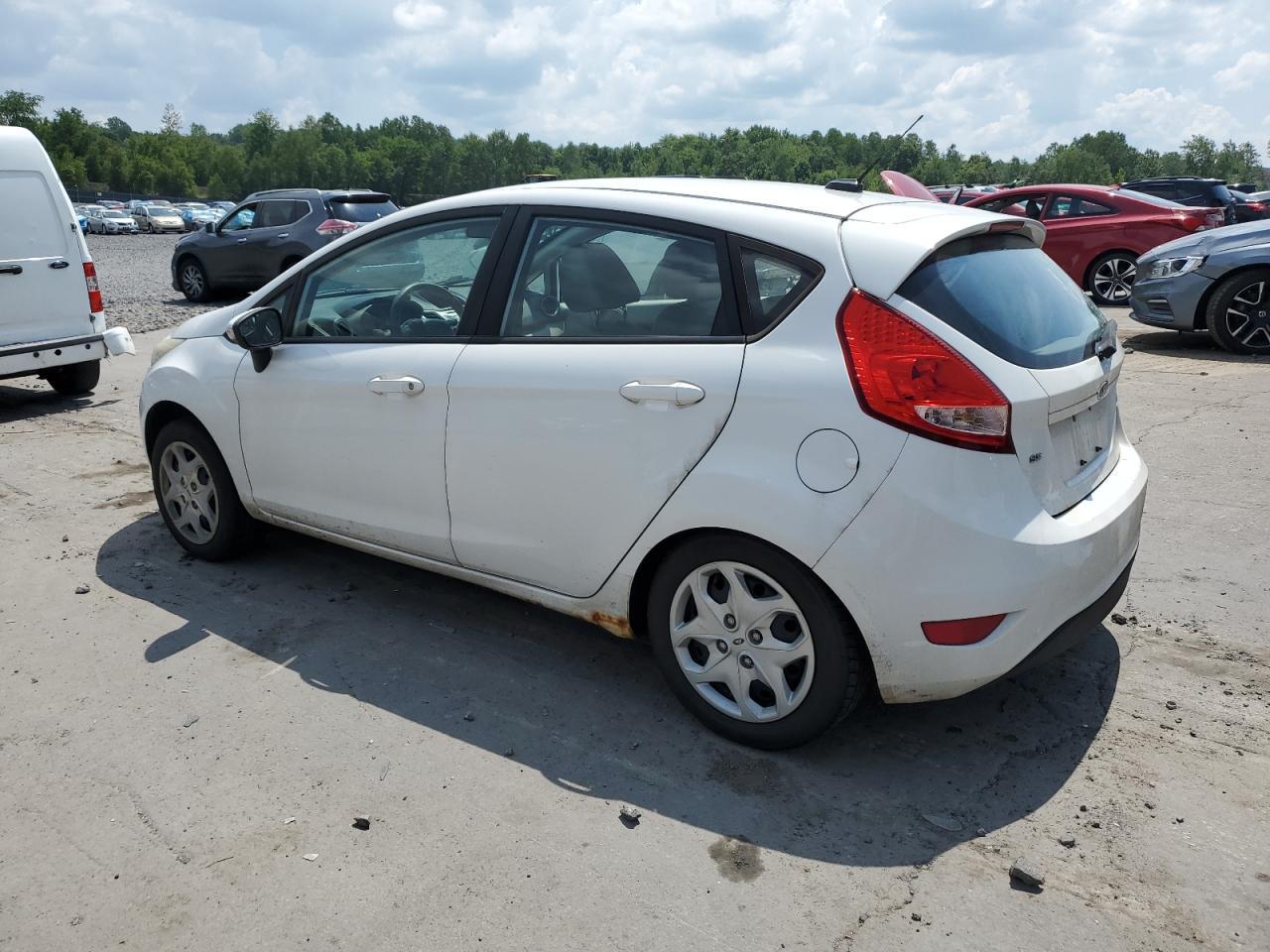 2013 Ford Fiesta Se - Image 2