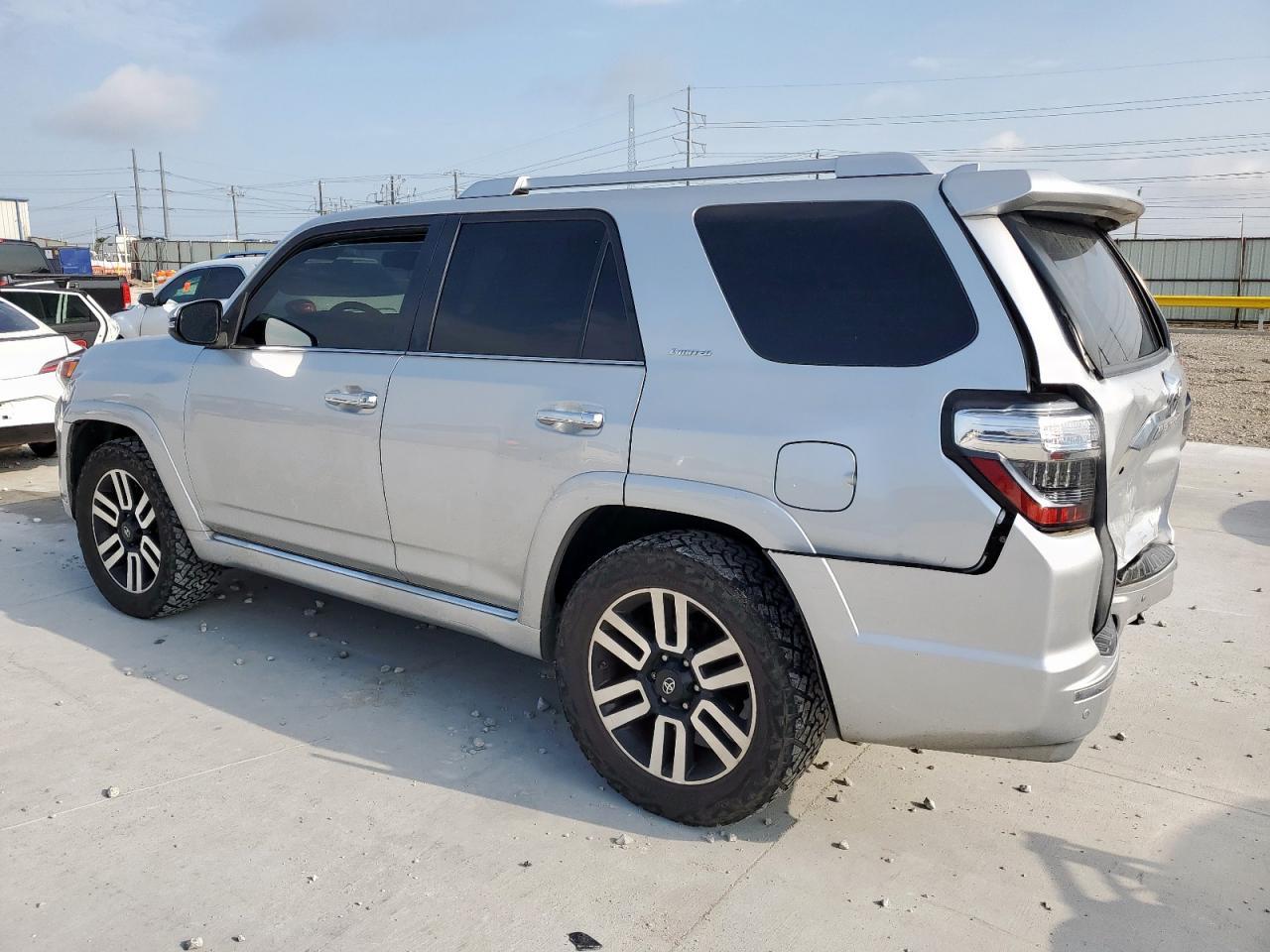 2017 Toyota 4Runner Sr5/Sr5 Premium - Фото 2